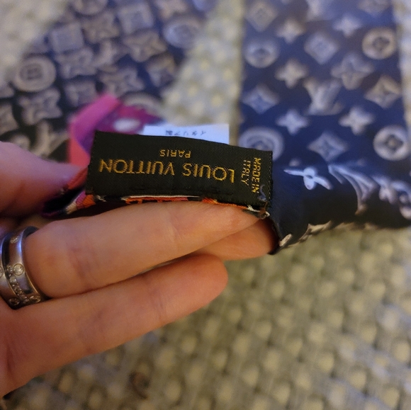 Louis Vuitton Twilly 100% SILK - Picture 3 of 5